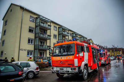 Esslingen-Pliensauvorstadt: Holzkohlegrill in Wohnung loest Feuerwehreinsatz aus